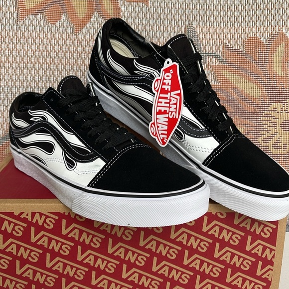 Vans Men’s Old Skool (Flame) Black/White
VN0A38G1K68
Sneakers - Picture 11 of 16